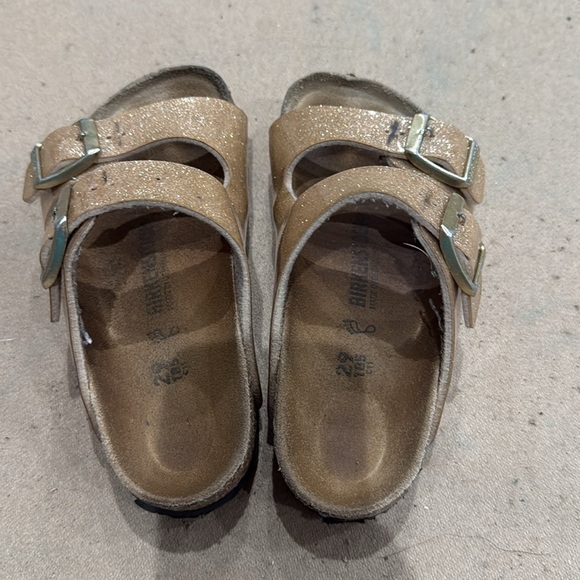 Kids gold and Brown Birkenstock Sandals
28 translates to an 11 1/2 or 12 - Picture 4 of 5